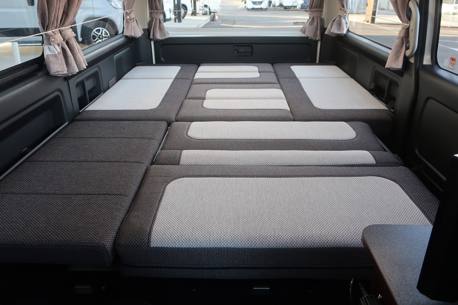 キャンピングカーバンコン