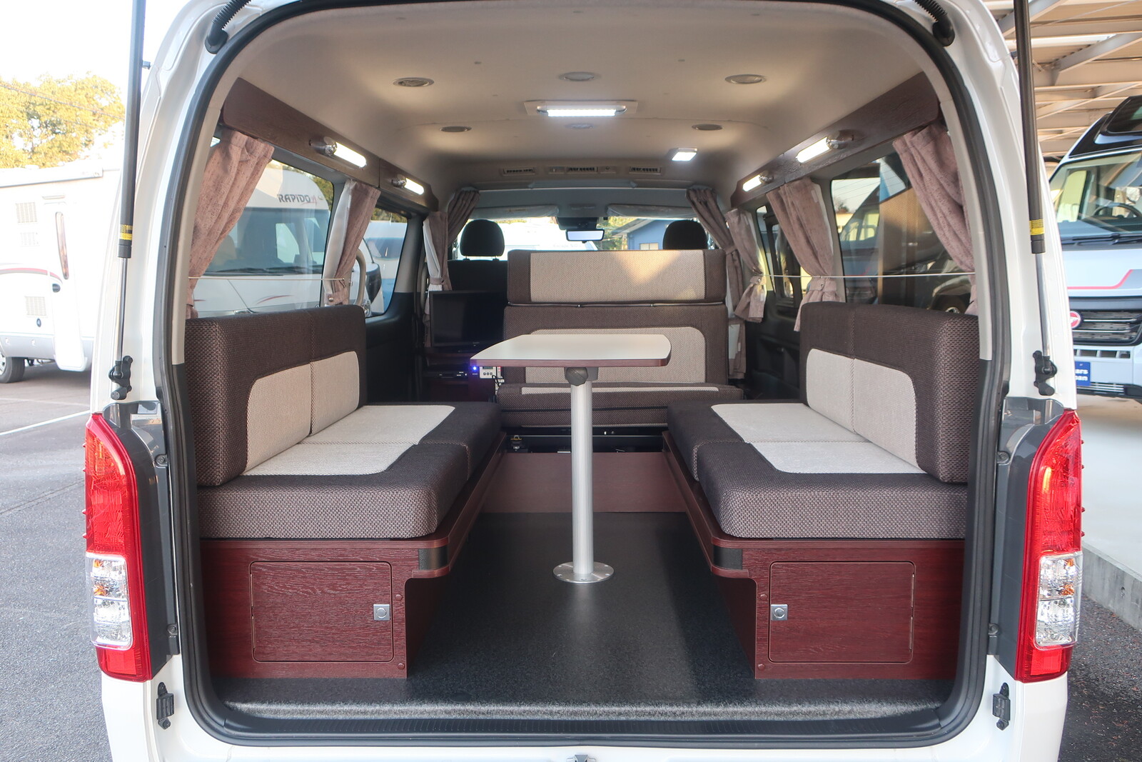 キャンピングカーバンコン