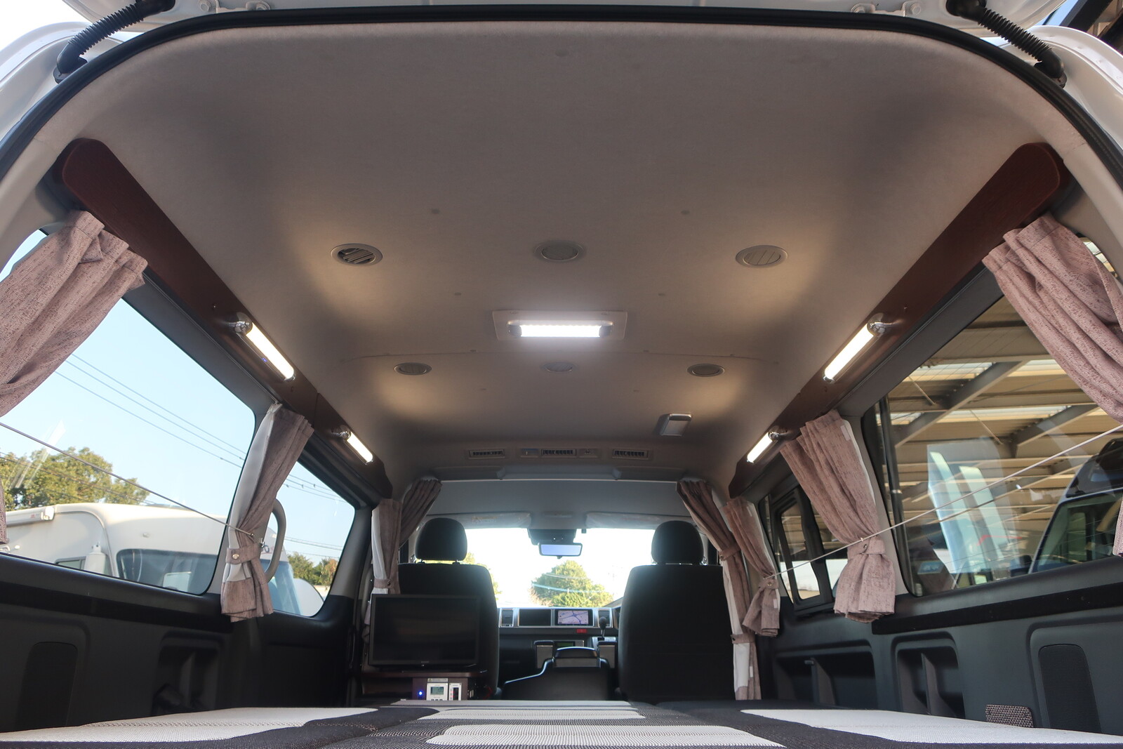 キャンピングカーバンコン