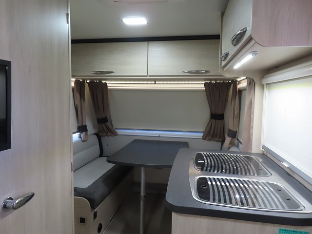 キャンピングカートレーラー