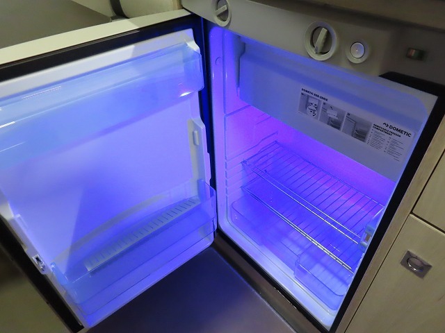 キャンピングカートレーラー