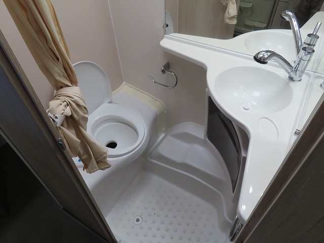 キャンピングカートレーラー