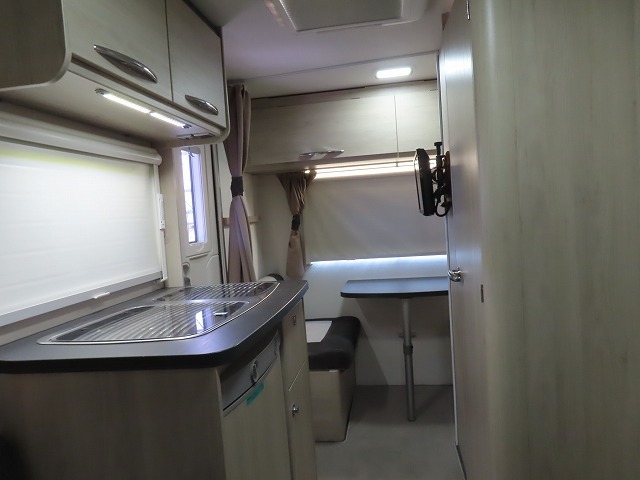 キャンピングカートレーラー