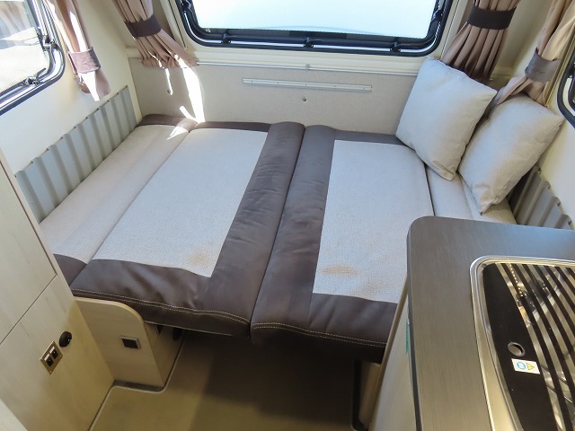 キャンピングカートレーラー