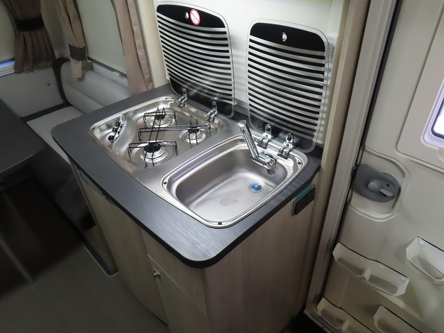 キャンピングカートレーラー