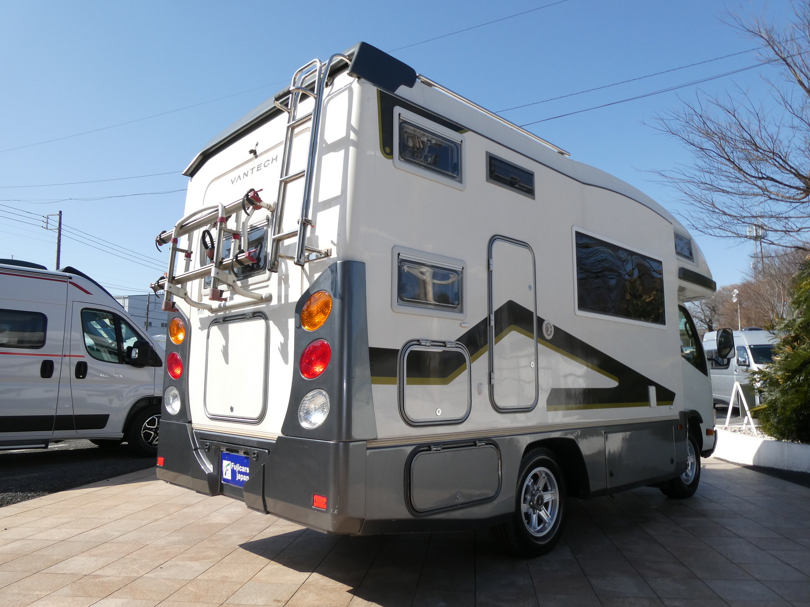 キャンピングカーキャブコン