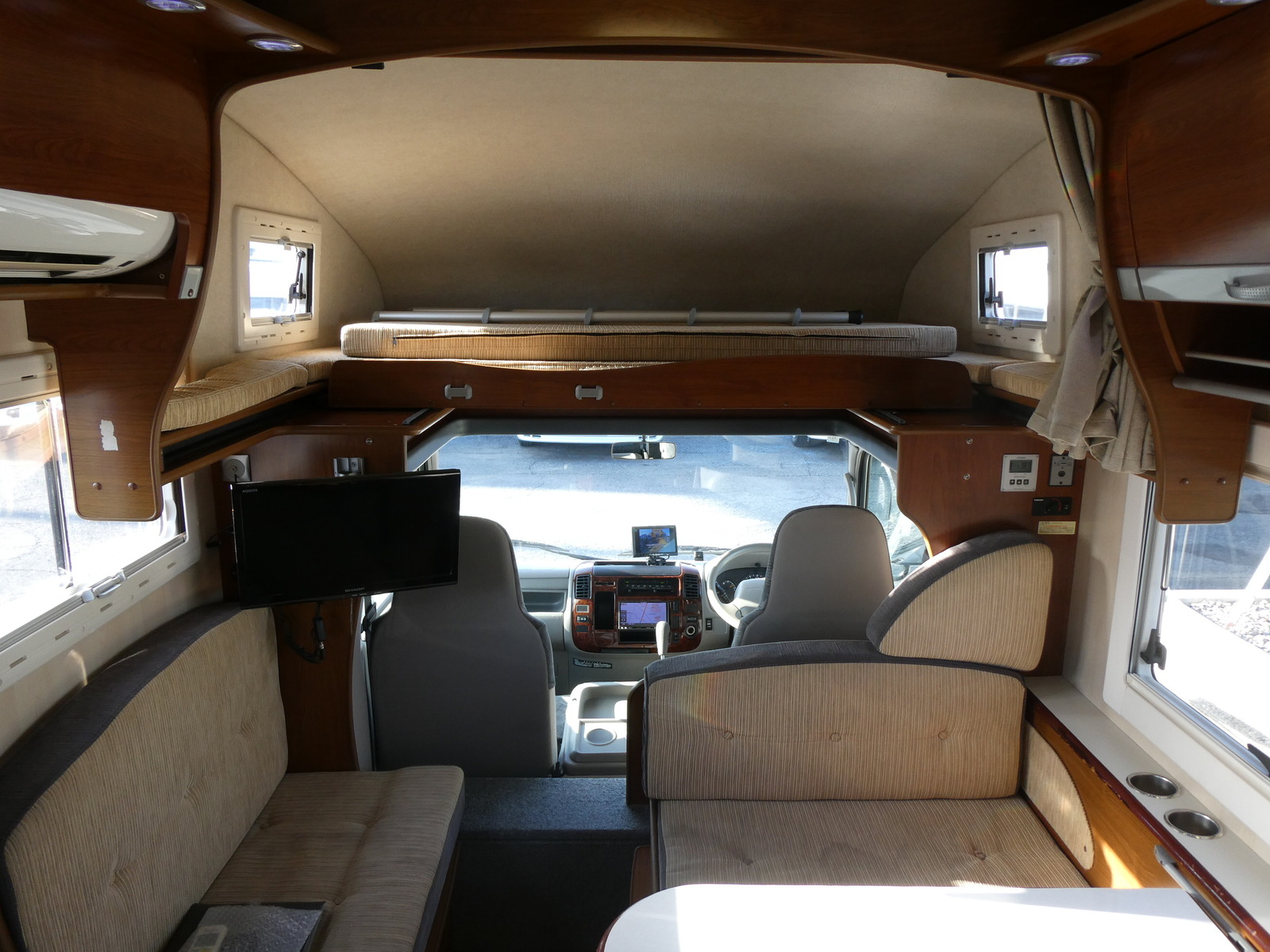 キャンピングカーキャブコン