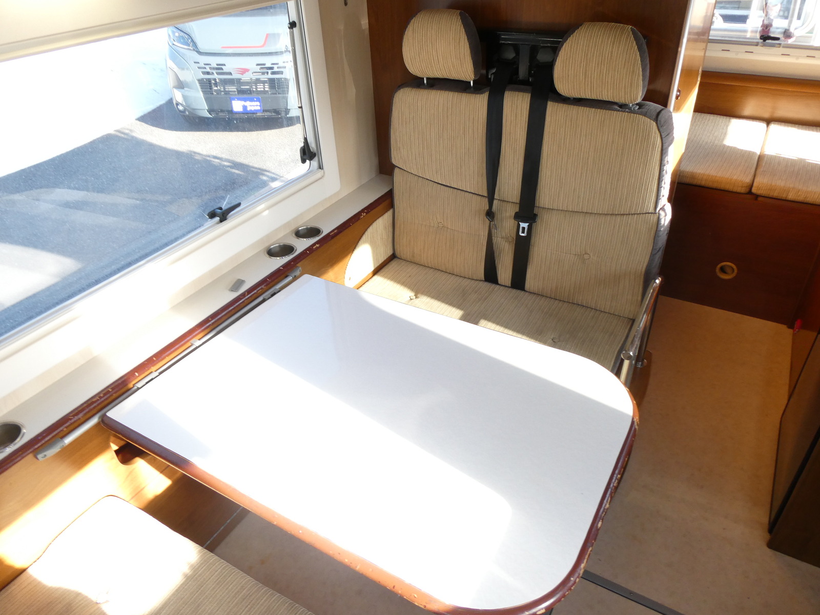 キャンピングカーキャブコン