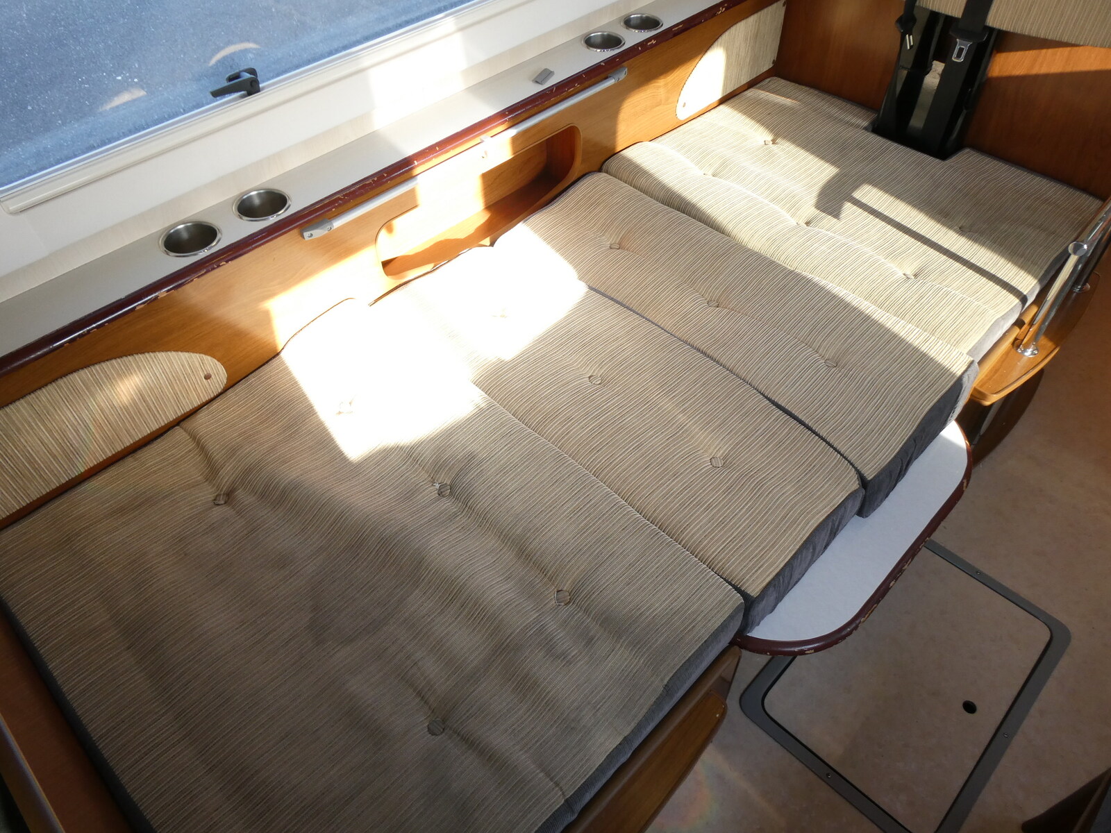 キャンピングカーキャブコン