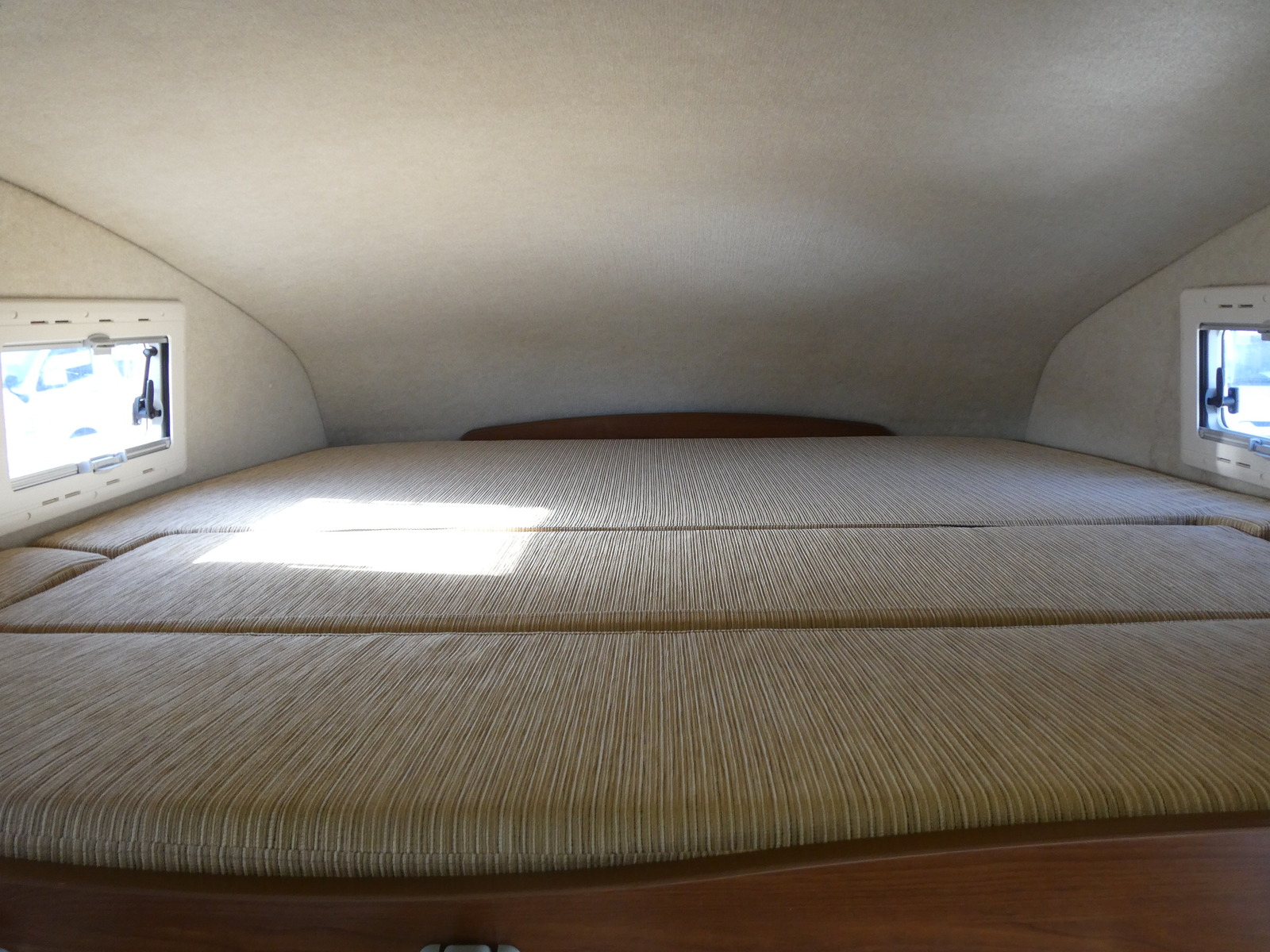 キャンピングカーキャブコン