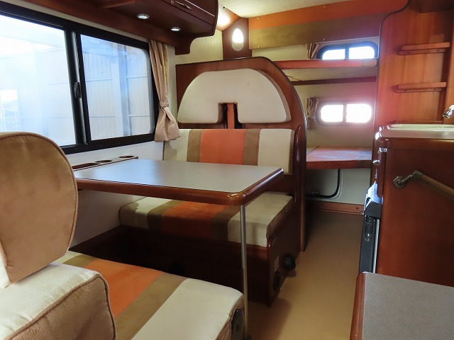 キャンピングカーキャブコン