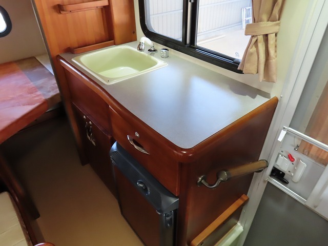 キャンピングカーキャブコン