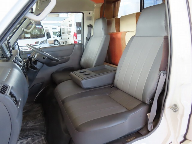 キャンピングカーキャブコン