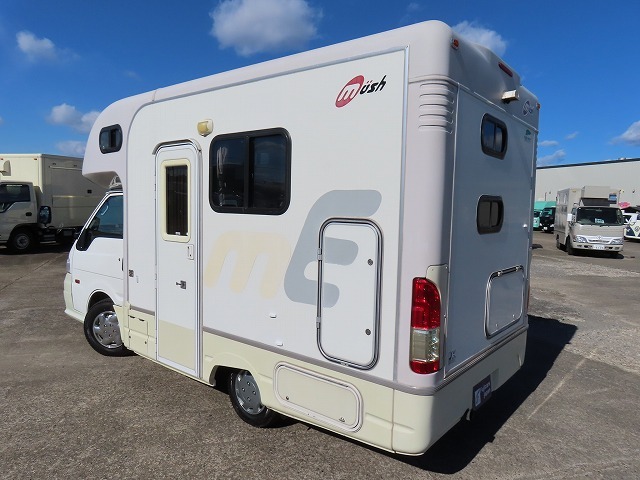 キャンピングカーキャブコン