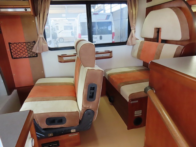 キャンピングカーキャブコン