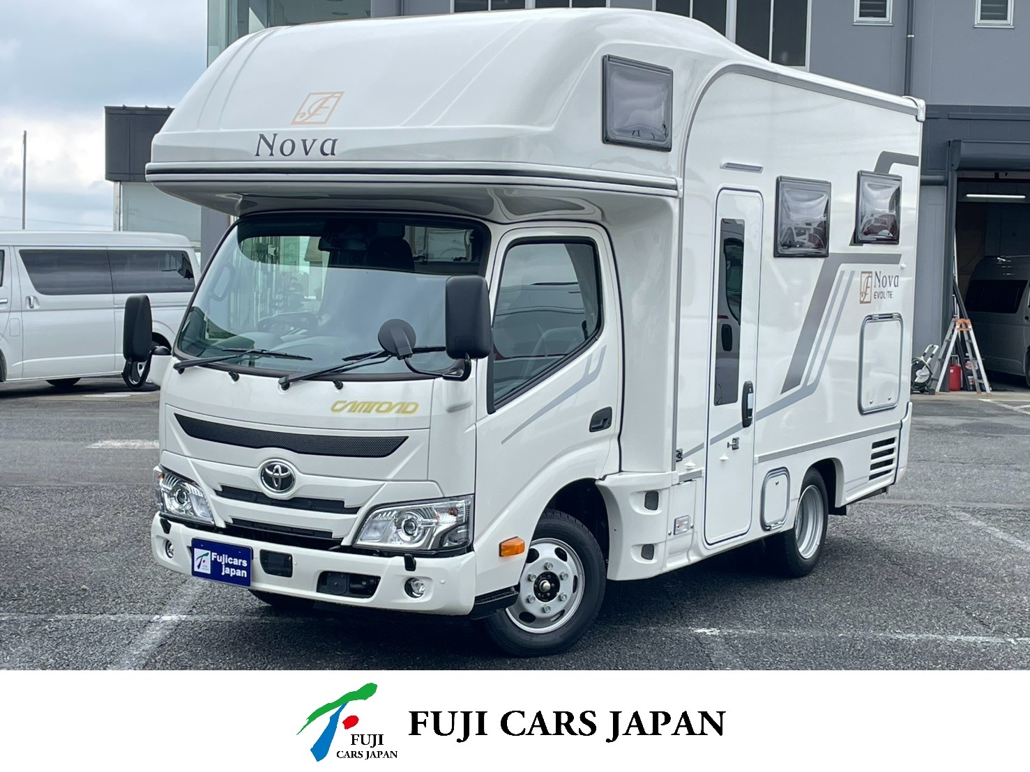 キャブコン フジカーズジャパン NOVA タイプR 4WD
