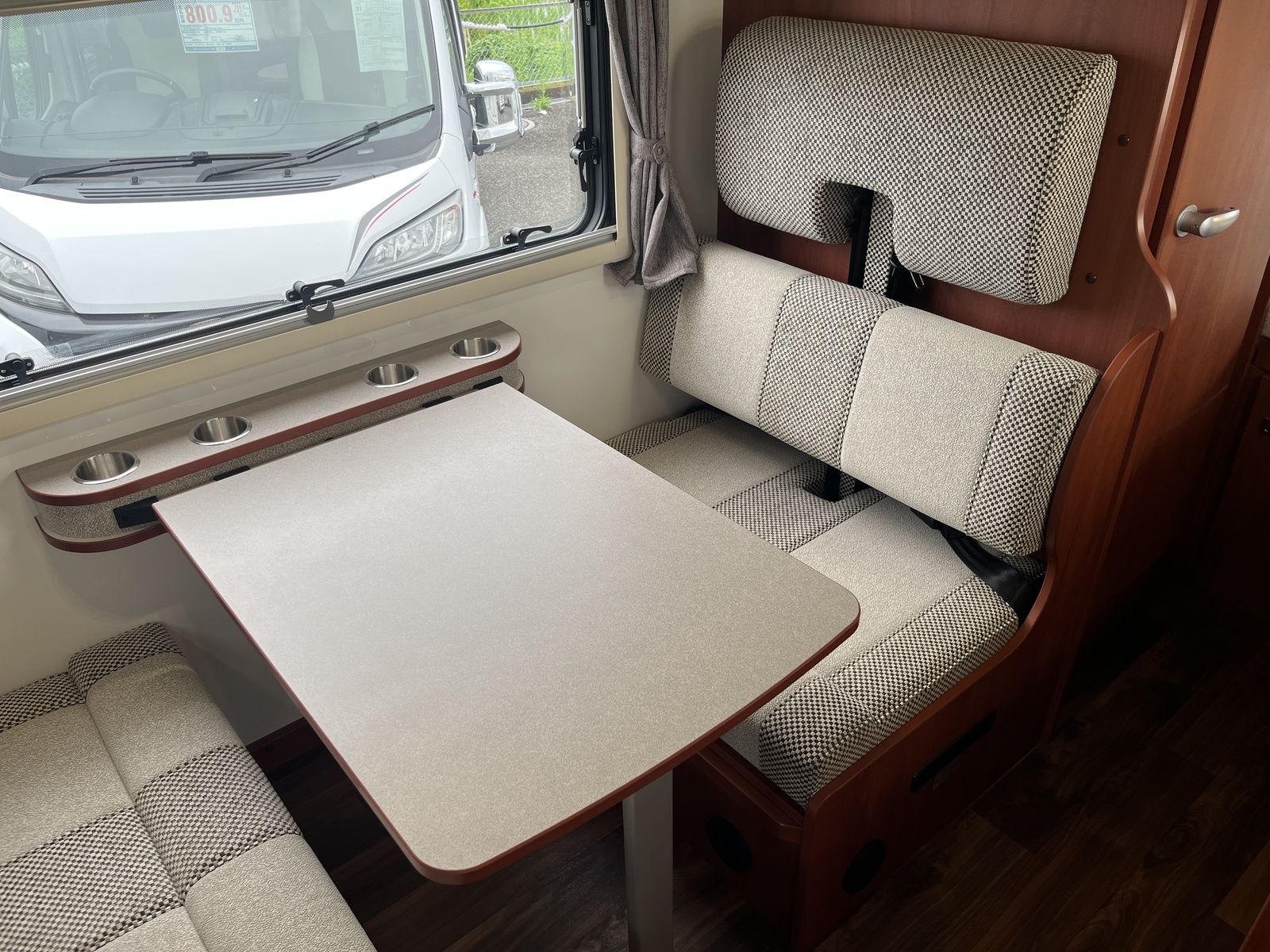 キャンピングカーキャブコン