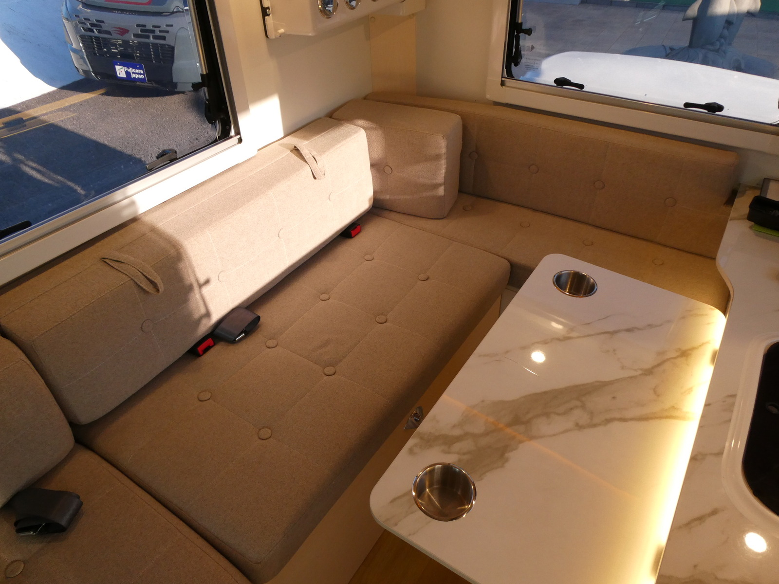 キャンピングカー軽キャンパー