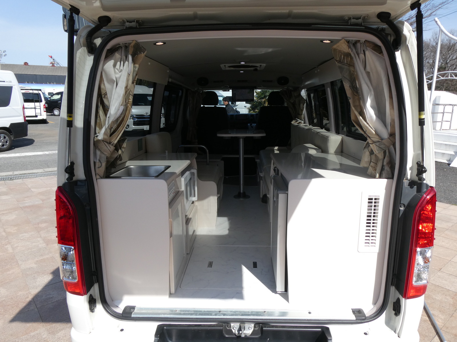 キャンピングカーバンコン