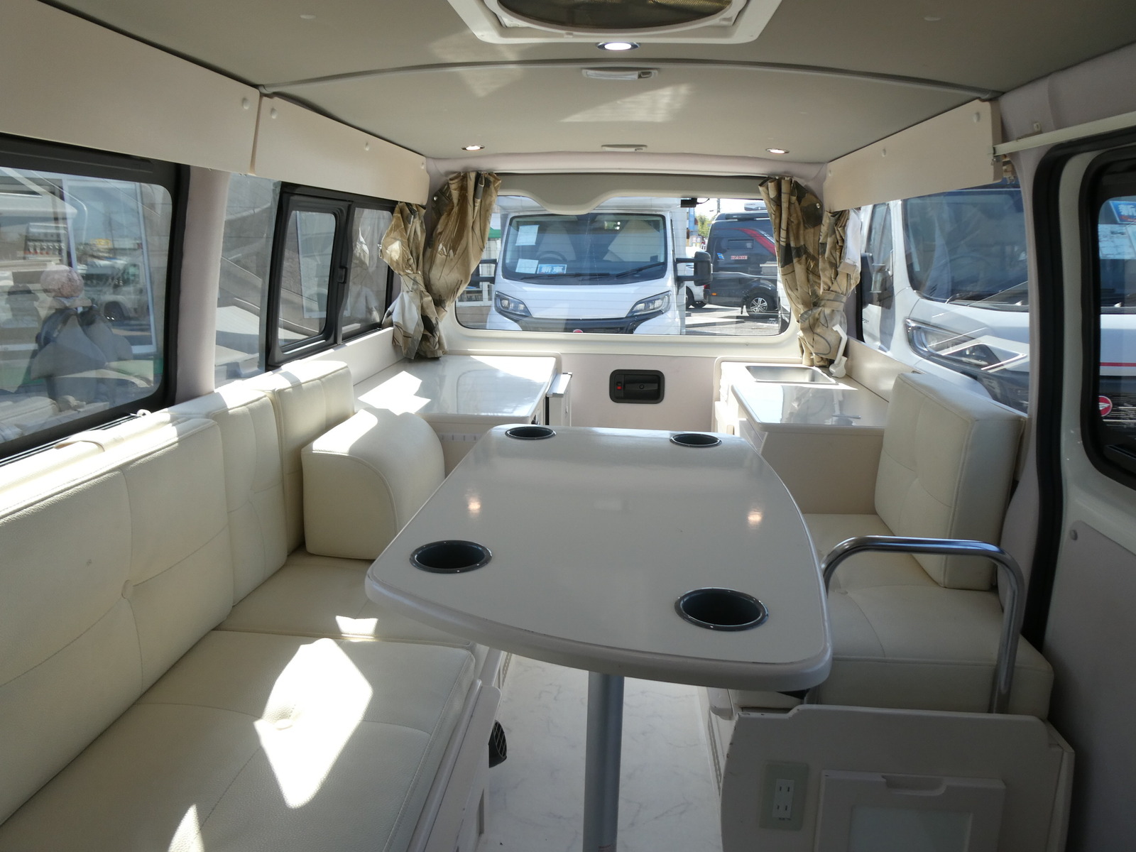 キャンピングカーバンコン