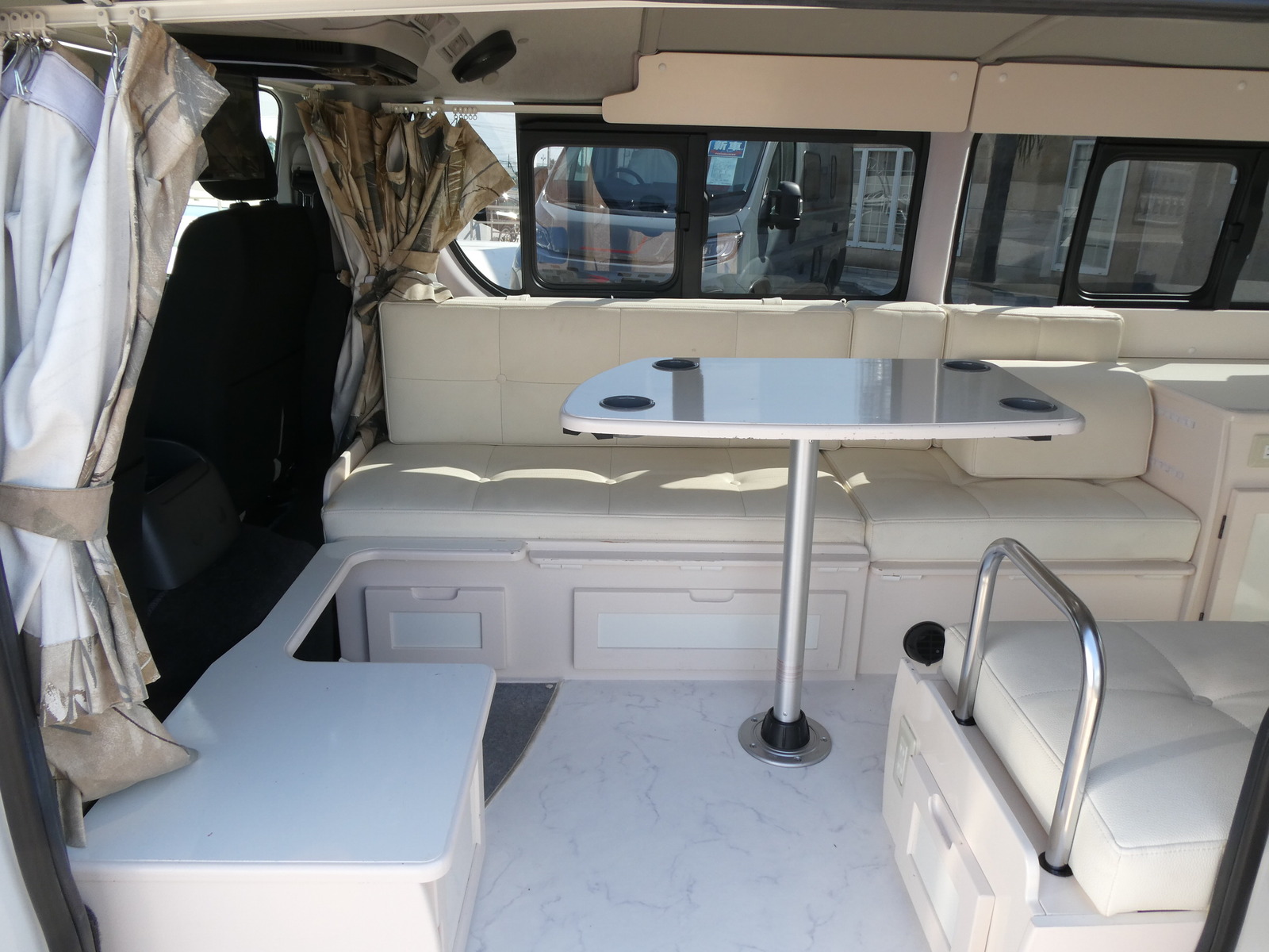 キャンピングカーバンコン