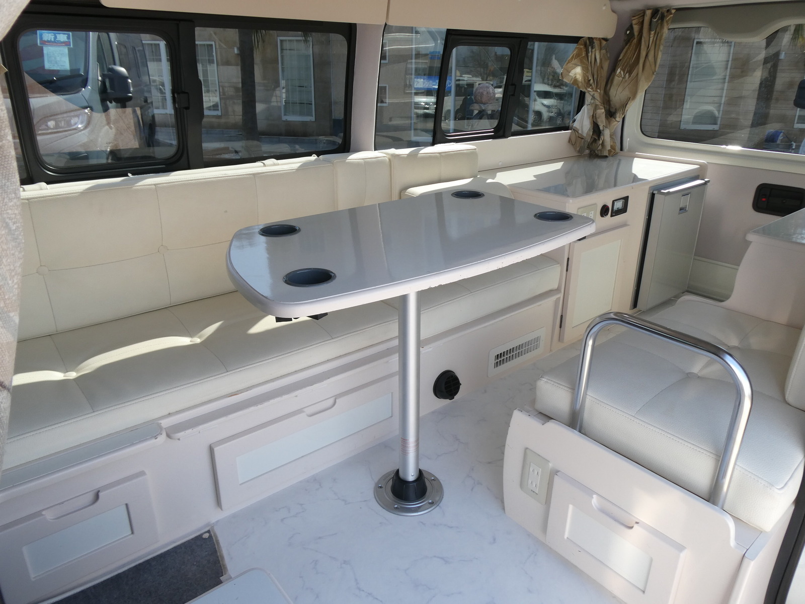 キャンピングカーバンコン