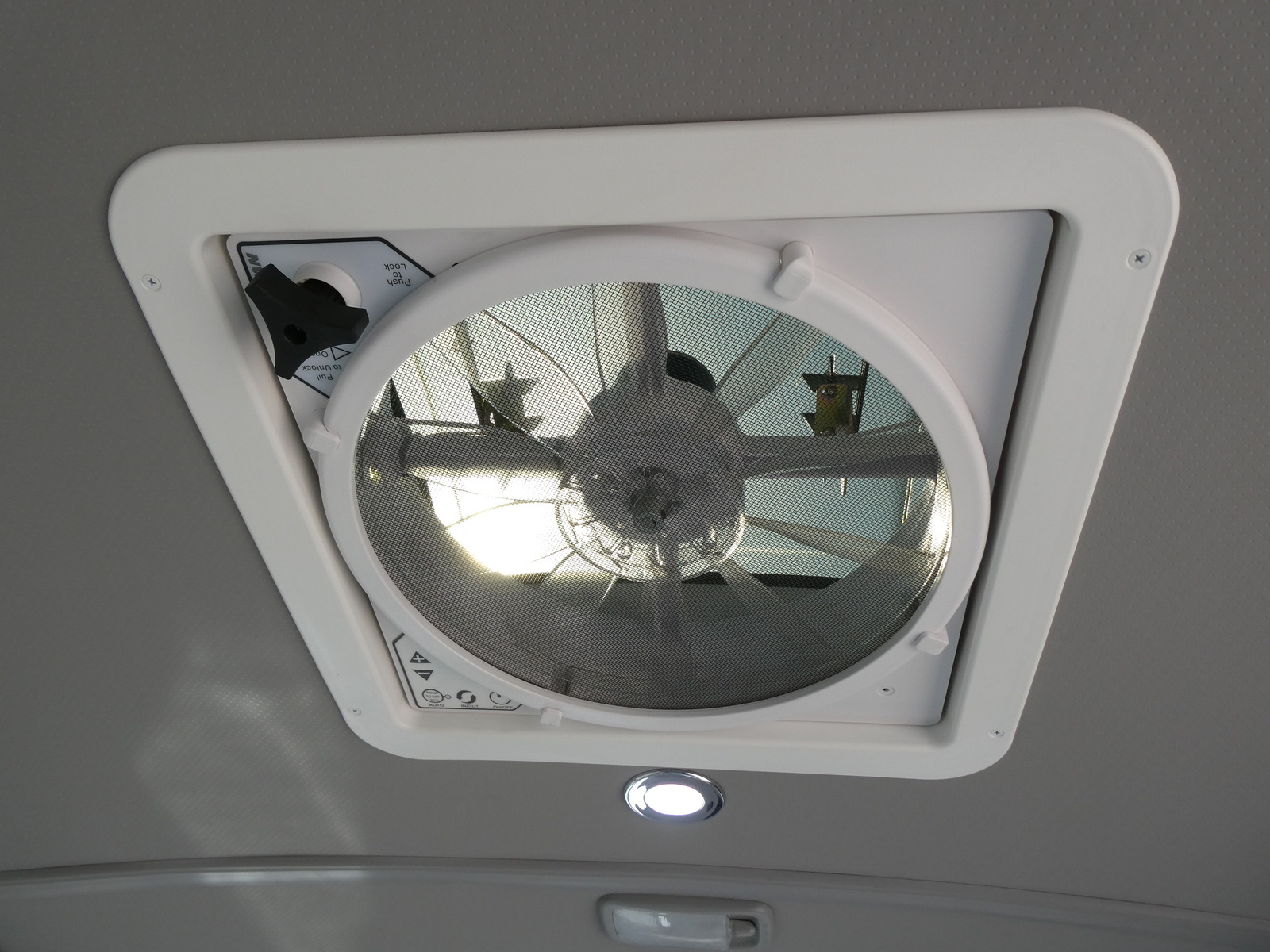 キャンピングカーバンコン