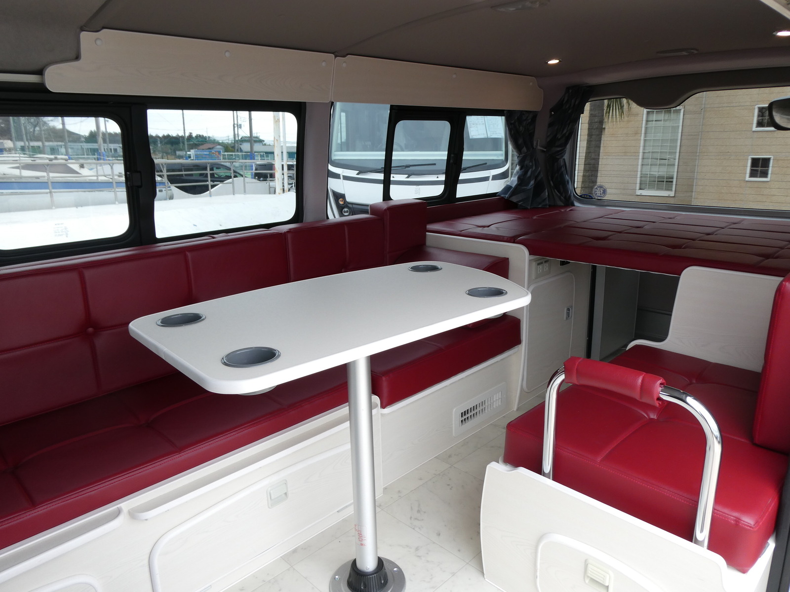 キャンピングカーバンコン