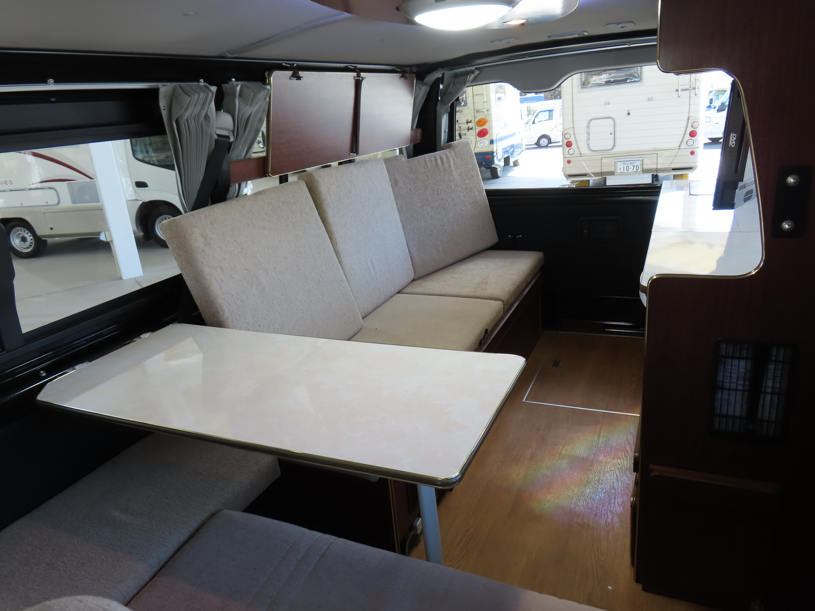 キャンピングカーバンコン