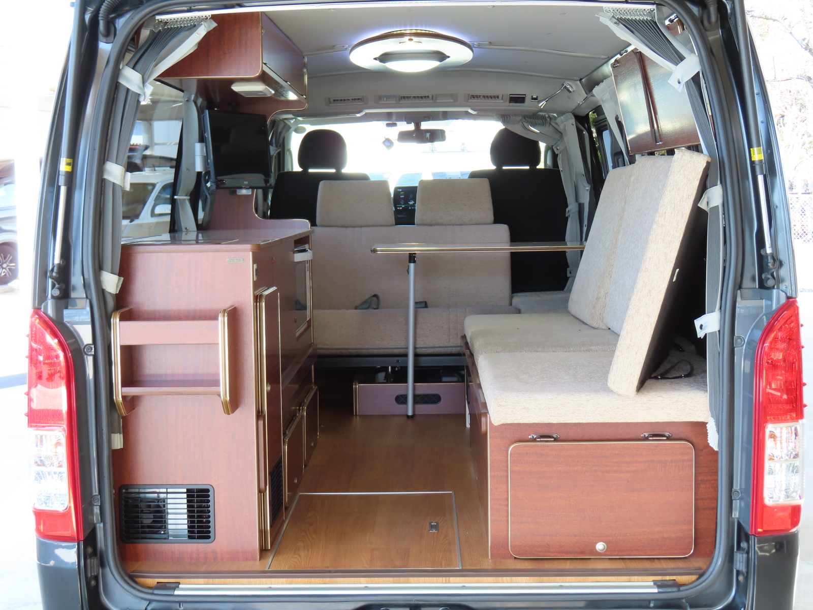 キャンピングカーバンコン