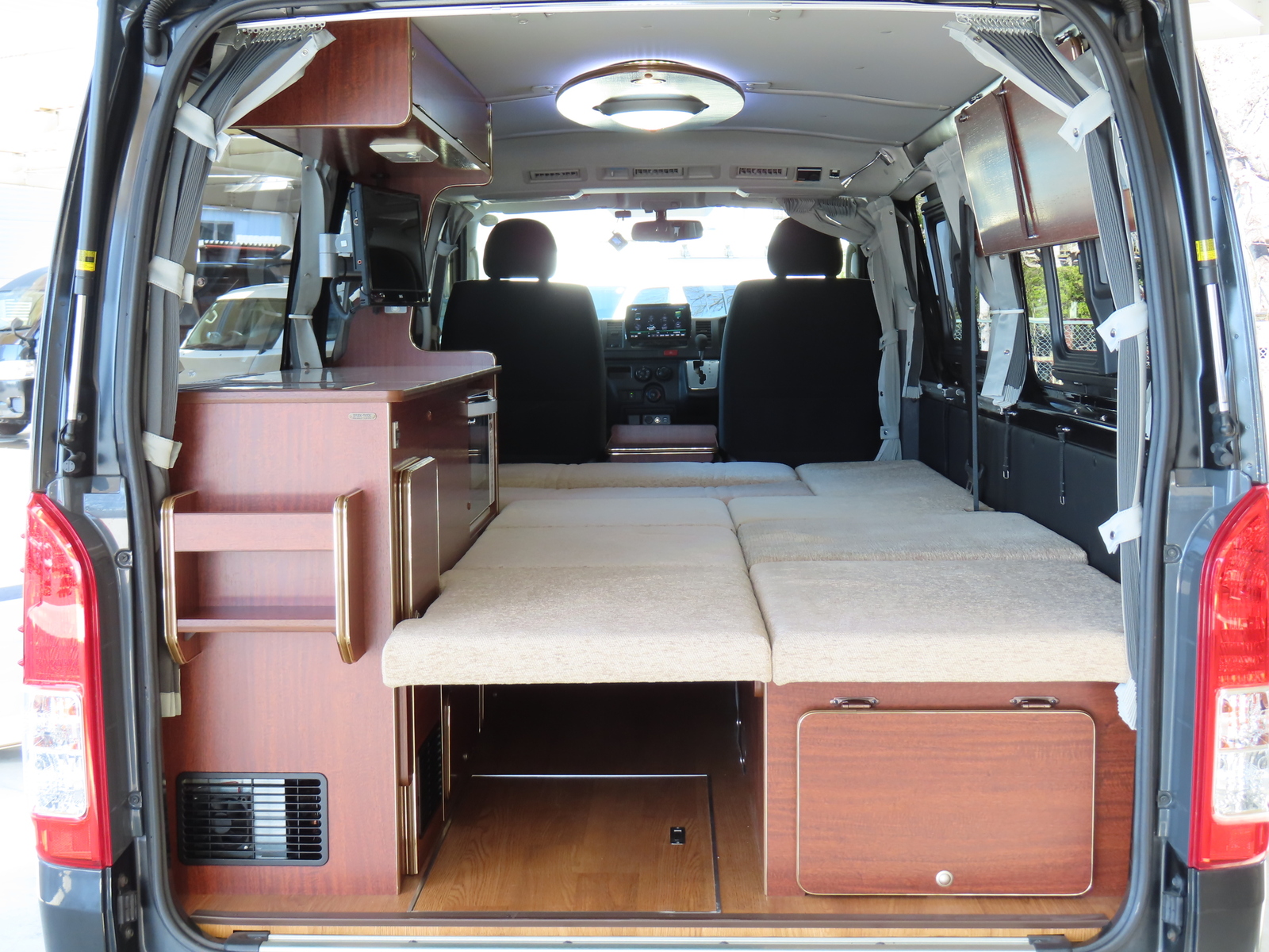 キャンピングカーバンコン