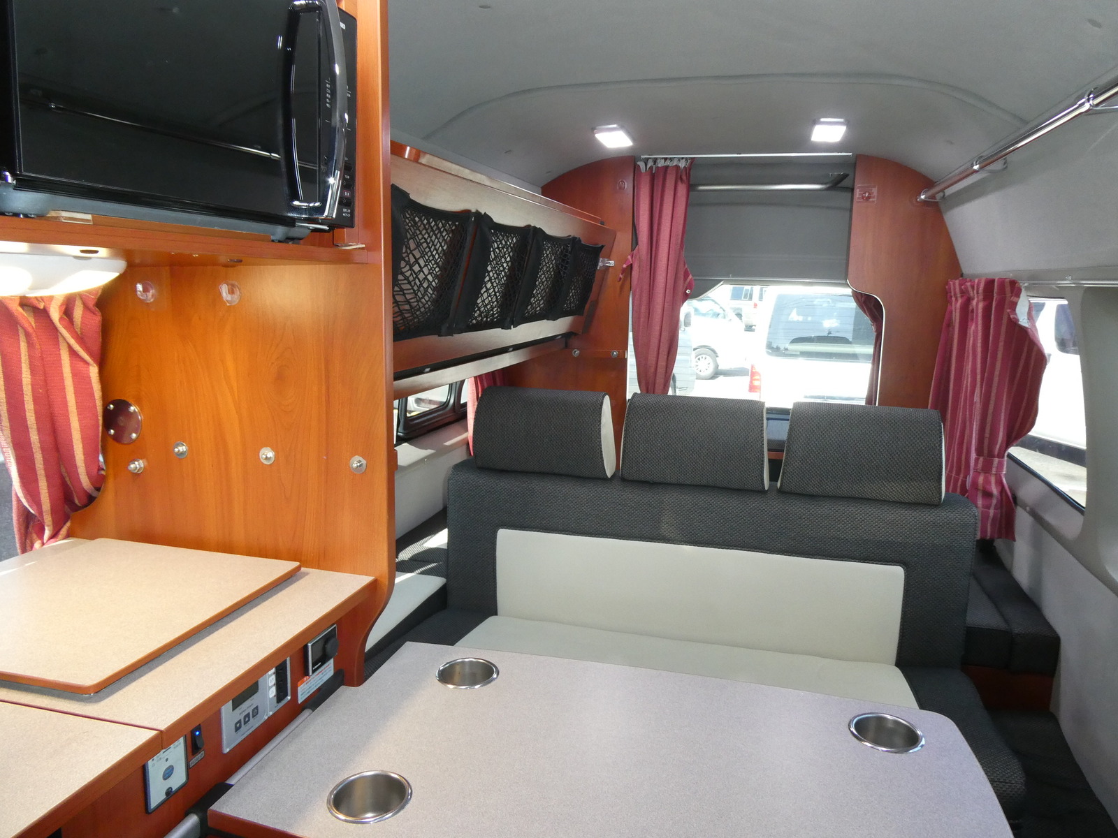 キャンピングカーバンコン