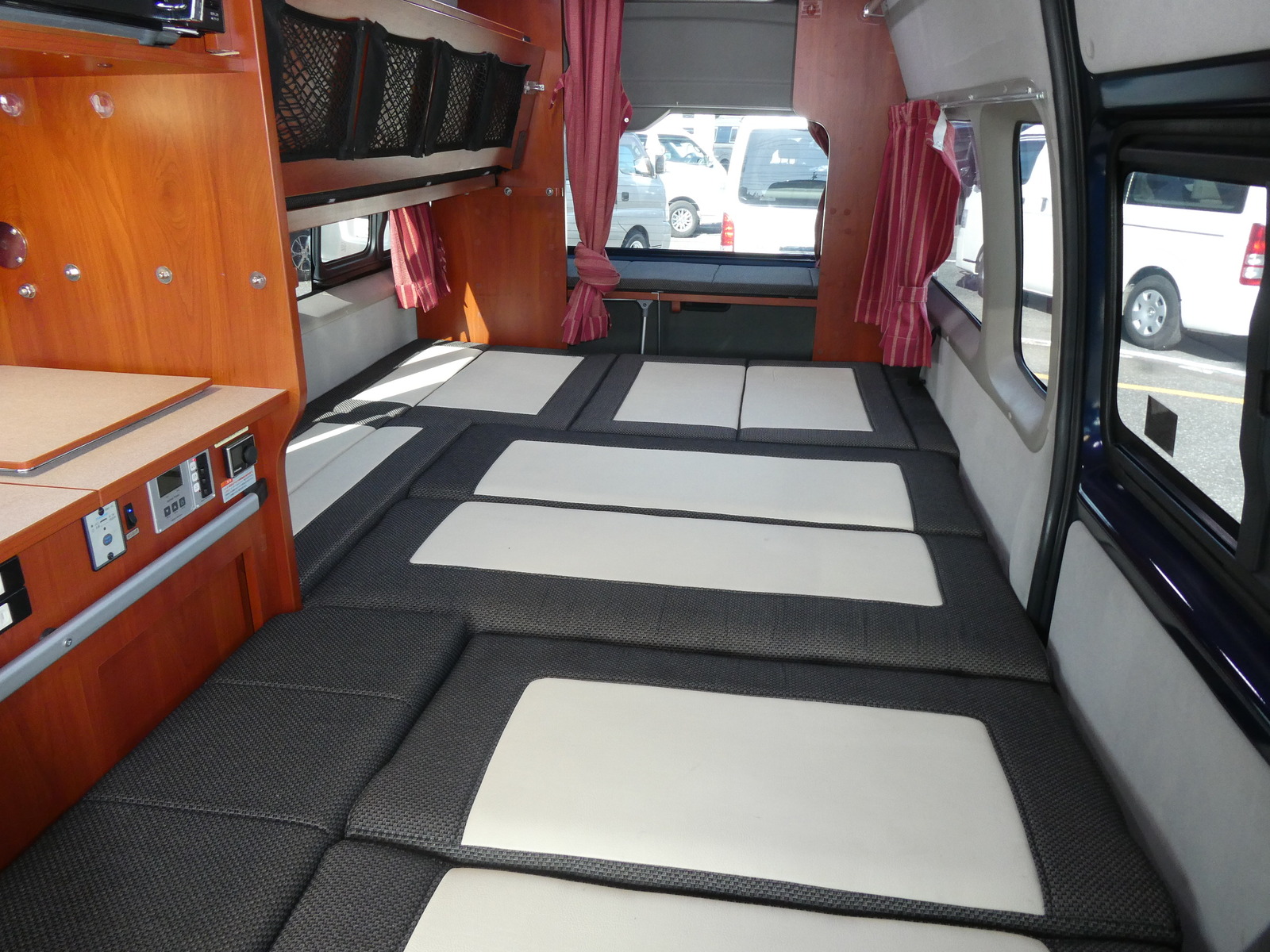 キャンピングカーバンコン