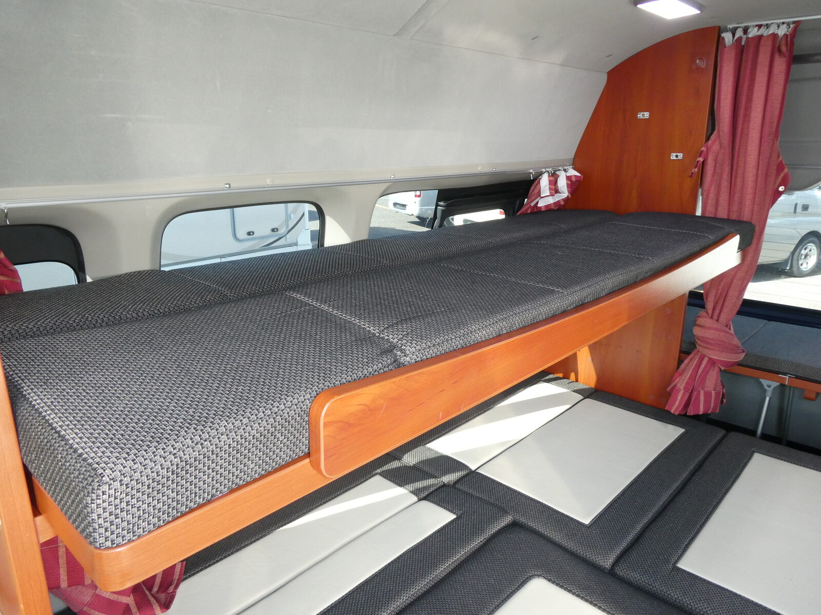 キャンピングカーバンコン