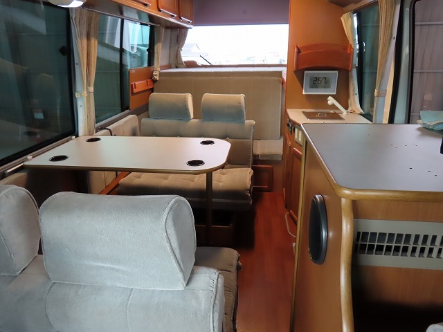 キャンピングカーバスコン