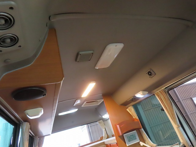 キャンピングカーバスコン