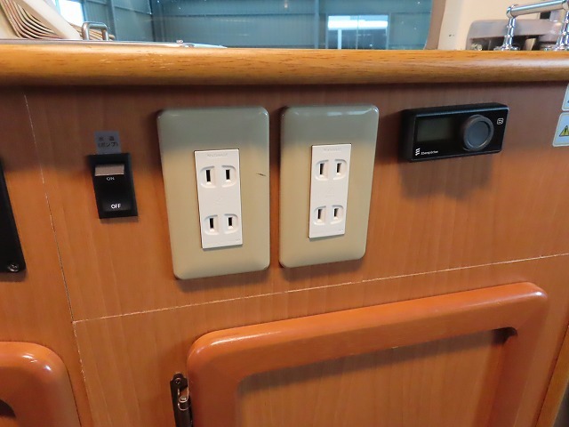 キャンピングカーバスコン