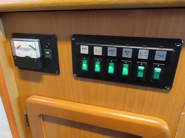 キャンピングカーバスコン