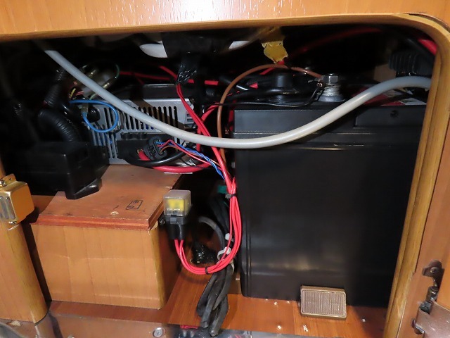 キャンピングカーバスコン