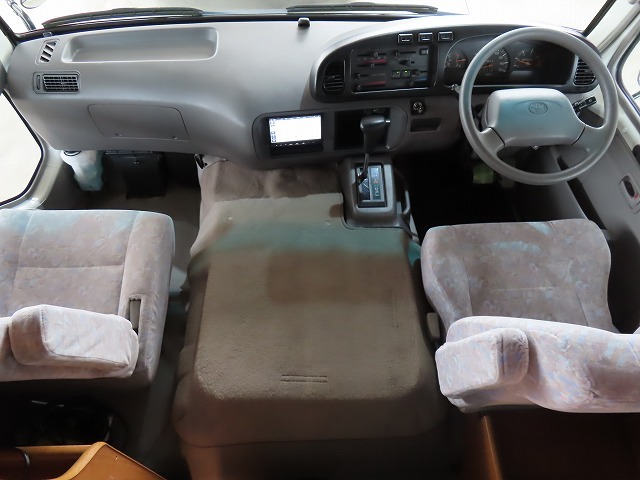 キャンピングカーバスコン