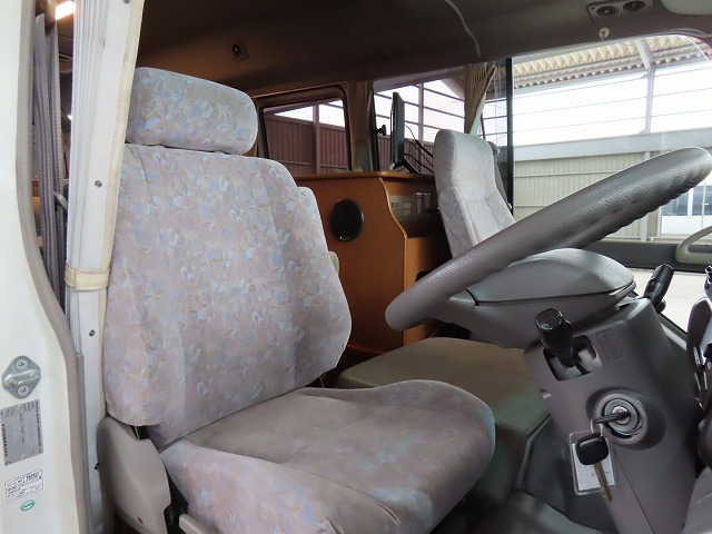 キャンピングカーバスコン