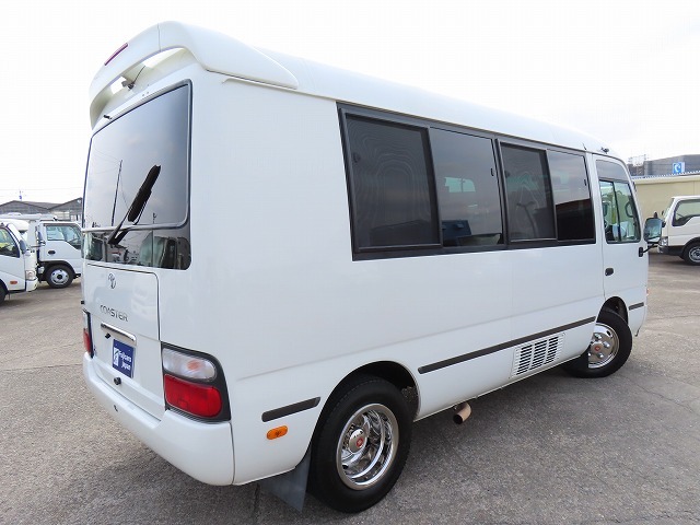 キャンピングカーバスコン