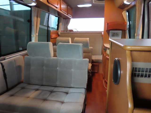 キャンピングカーバスコン