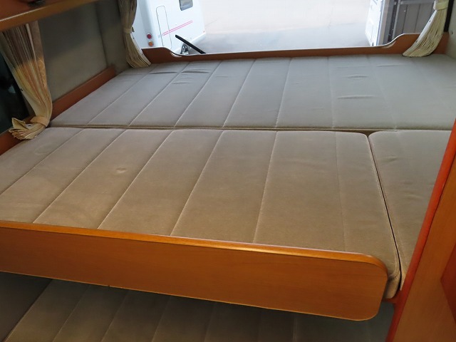 キャンピングカーバスコン