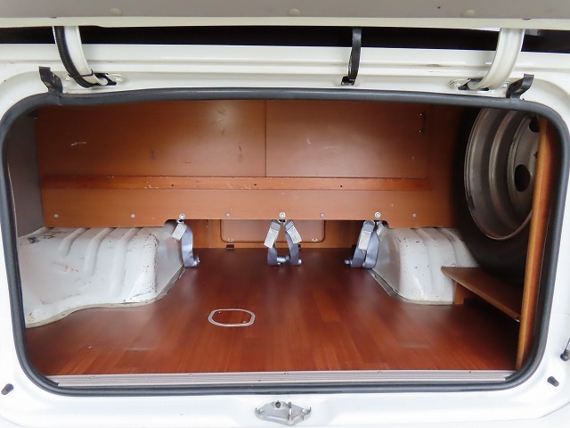 キャンピングカーバスコン