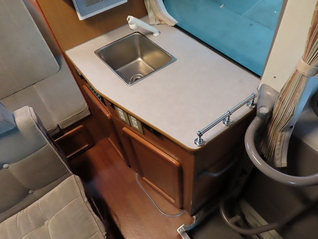 キャンピングカーバスコン