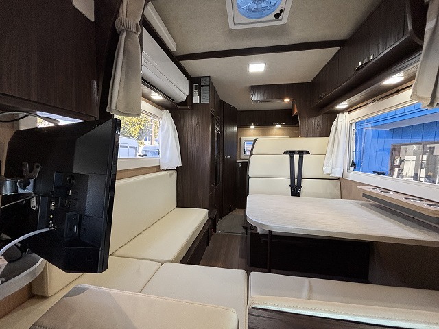 キャンピングカーキャブコン