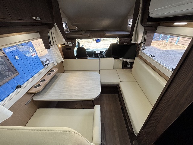 キャンピングカーキャブコン