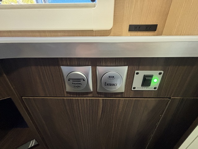 キャンピングカーキャブコン