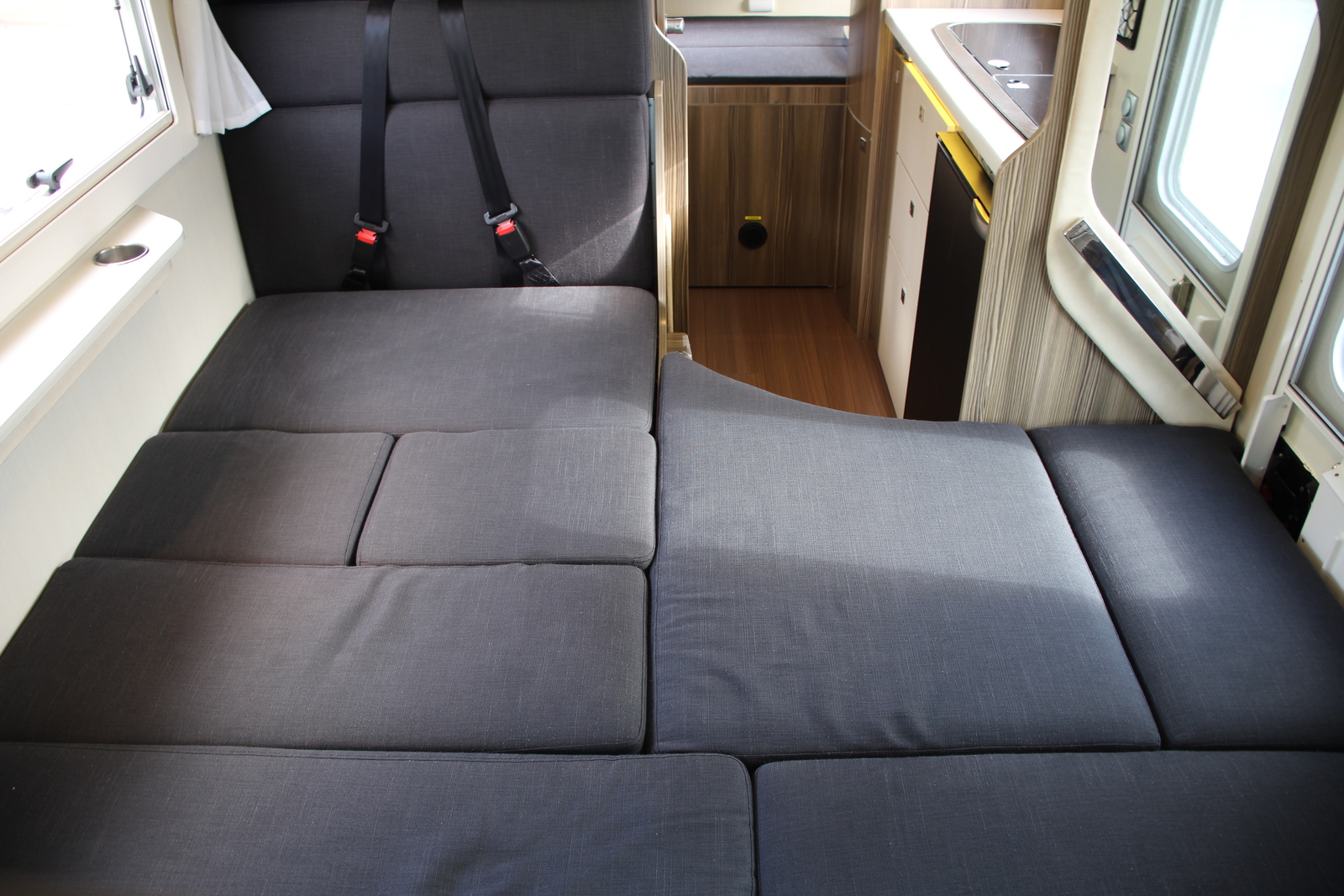 キャンピングカーキャブコン